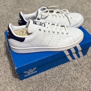 NWT Adidas Stan smith Women’s Classic White and navy